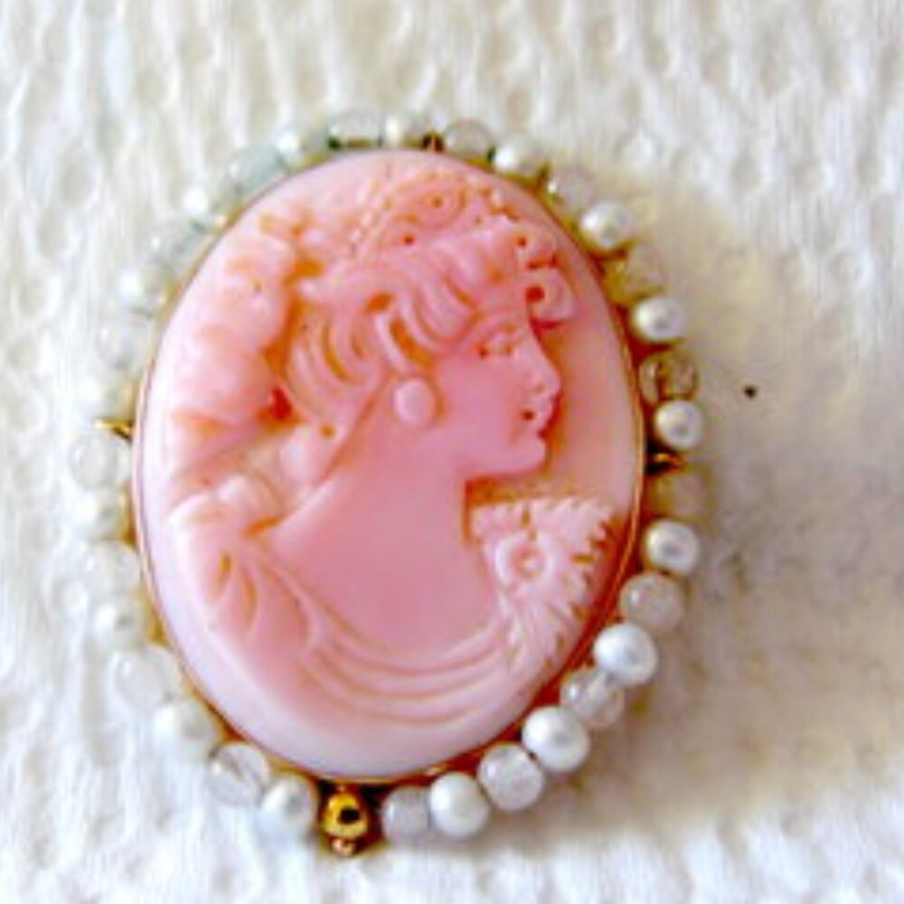 AMEDEO M&M Scognamiglio  14 Carat Solid Gold Pink Cameo.